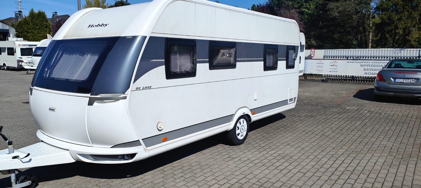 Przedni lewy bok przyczepy Hobby Prestige 560 WFU